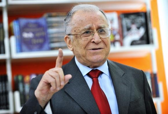 Iliescu reakciója a bűnvádi eljárás engedélyezésére: bohózatot csinálnak a forradalomból