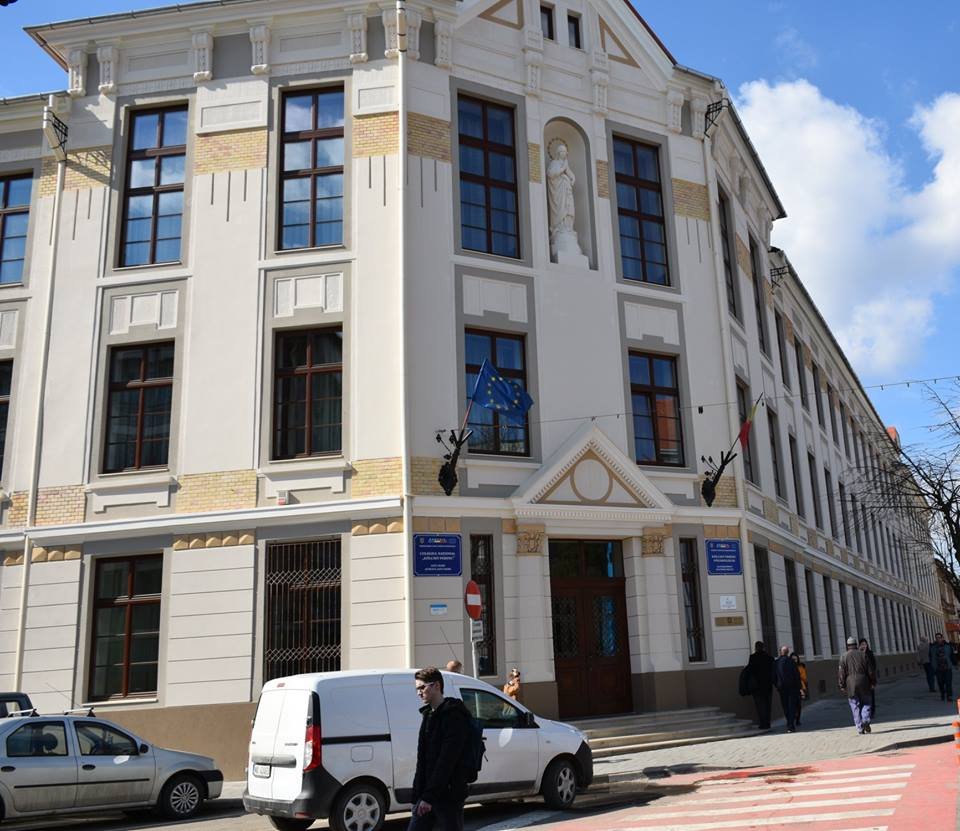 Semjén Zsolt a következő 400 évhez kívánt sikert a szatmáriaknak a Kölcsey-főgimnázium megújult épületében