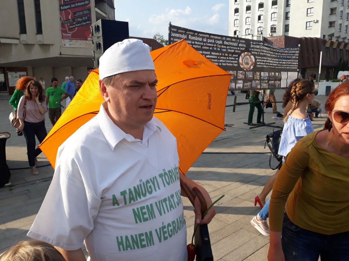 „EU, segíts nekünk!” – szegedi demonstráció a marosvásárhelyi magyar orvosképzés megőrzéséért