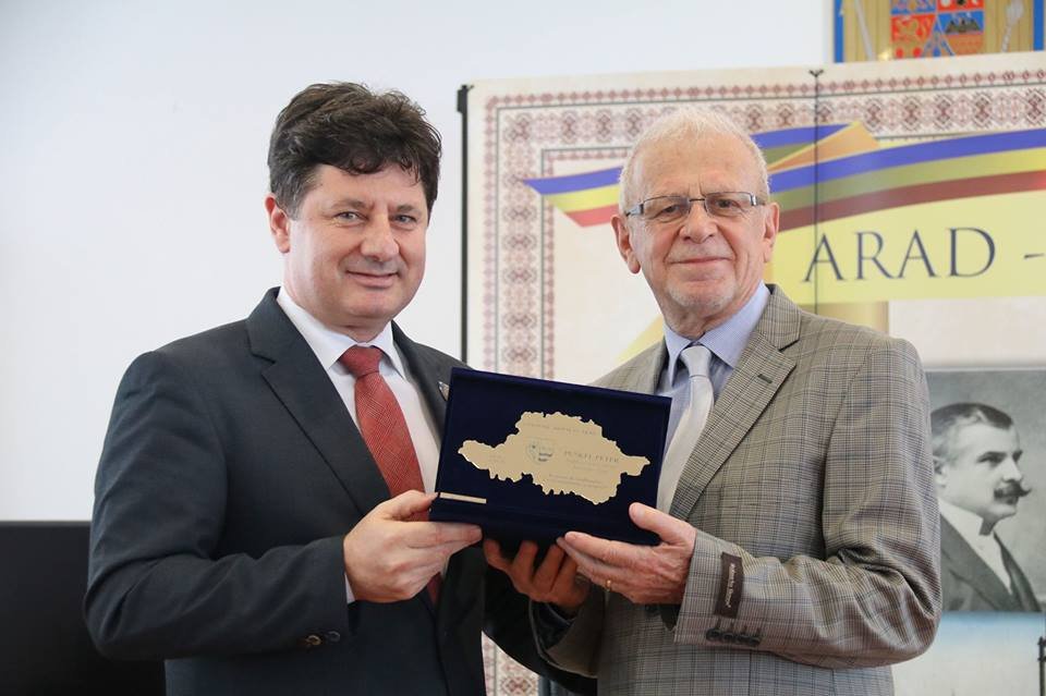 Arad megye kulturális nagykövetévé nevezték ki Puskel Péter közírót