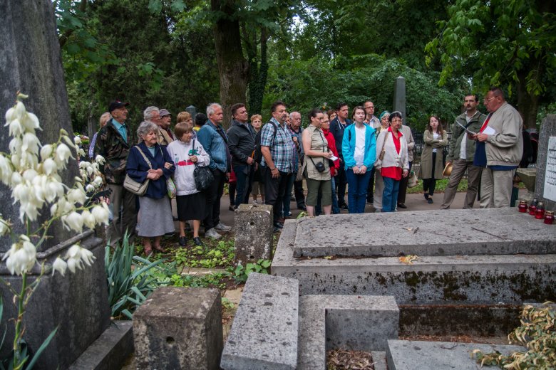 „Felleltároznák” a váradi Rulikowski temetőt – Adatokat gyűjt a sírkertben nyugvó jeles személyiségekről az önkormányzat