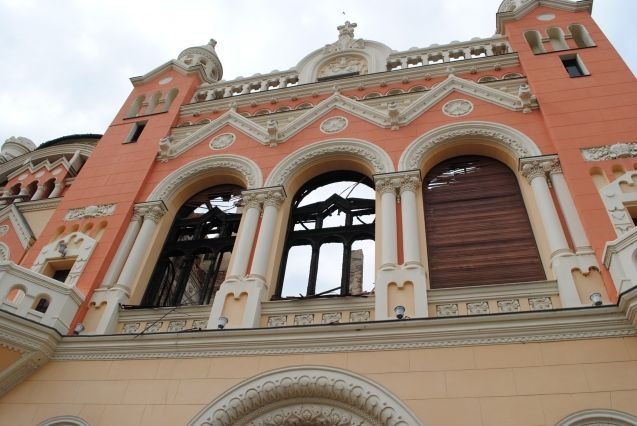 Nagyvárad átveszi a leégett palotát – kulturális központot létesít az önkormányzat az egyházi ingatlanban