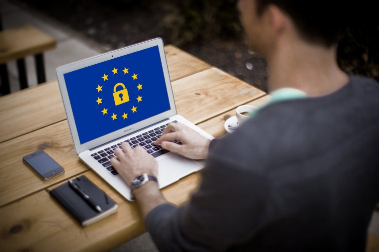 Hatályba lépett az adatvédelmi szigor – Tetemes bírságokat ír elő a vállalatoknak az európai rendelet