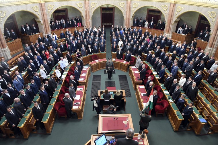 Megalakult az új Országgyűlés – Áder szerint a leendő kormány legitimációja vitán felül áll
