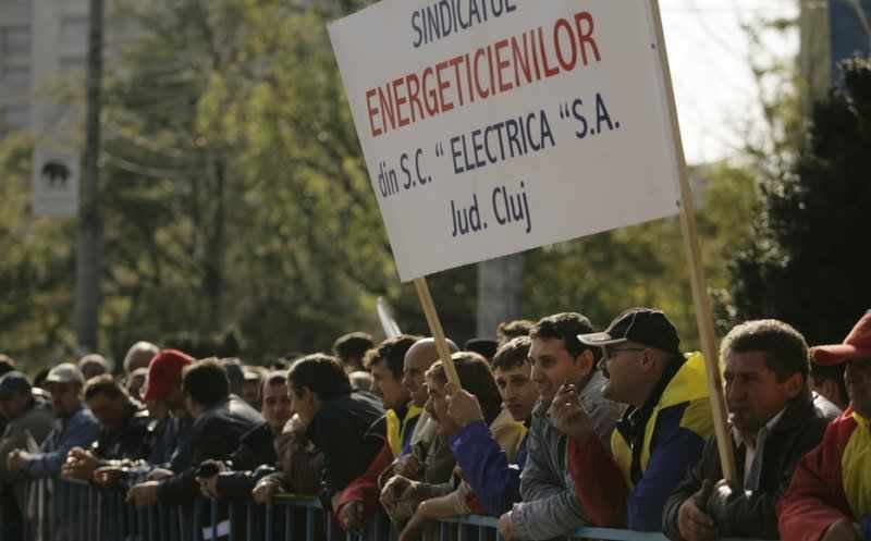 Több száz Electrica-alkalmazott tüntetett Kolozsváron, béremelést és jobb munkakörülményeket követelve