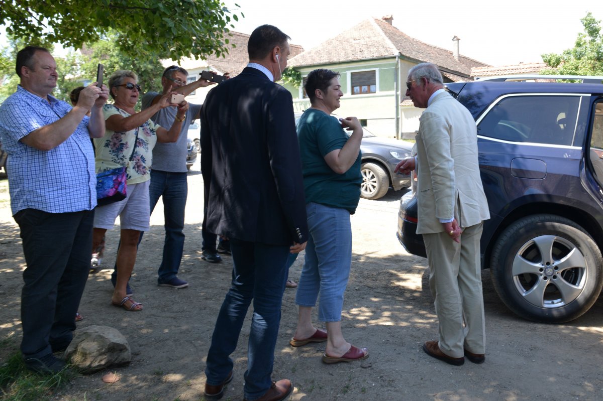 Kistermelőkkel találkozott az erdélyi látogatáson lévő Károly herceg