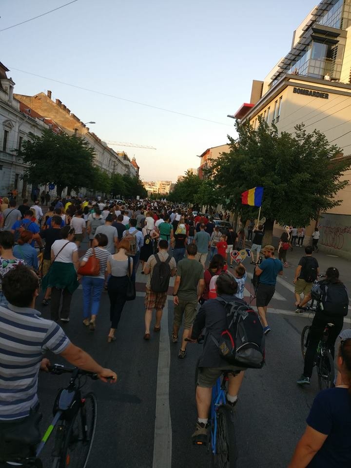 Több ezer kormányellenes tüntető vonult kedden Kolozsvár utcáin