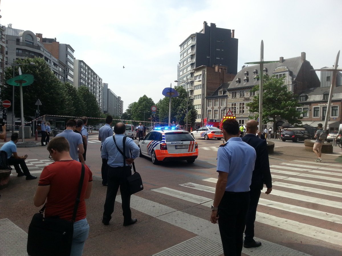Két rendőrt és egy civilt agyonlőtt egy férfi a belgiumi Liege központjában