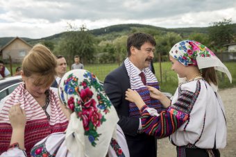 Négyszáz éve várják: először látogatott el magyar államfő a moldvai csángó közösségbe