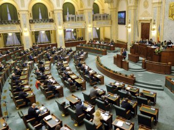 Elutasította a bukaresti szenátus a bejegyzett élettársi kapcsolatról szóló törvényjavaslatokat