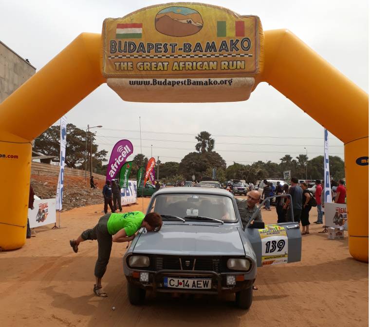 Negyvenéves Daciával ért célba a kolozsvári CsavarGO csapat a Budapest–Bamako-ralin