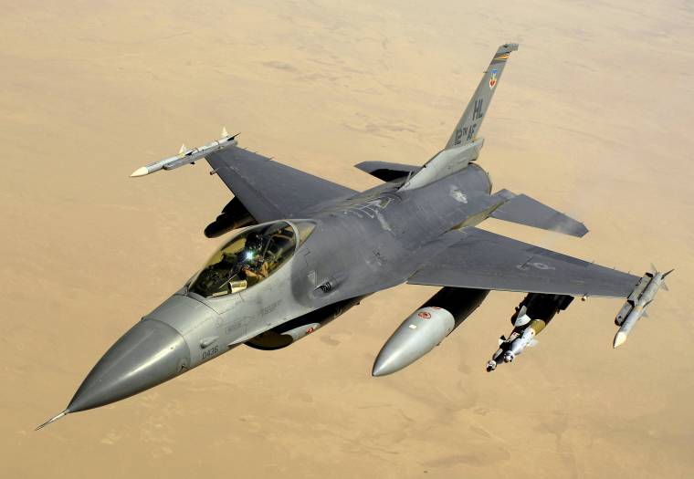 Elküldték Romániába az első, ukrán pilóták kiképzését szolgáló F-16-osokat a hollandok