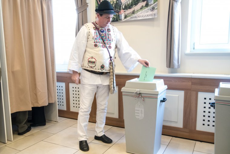 Tarolt a külhoniaknál a Fidesz, Gyurcsány alakulata alig népszerűbb a viccpártnál