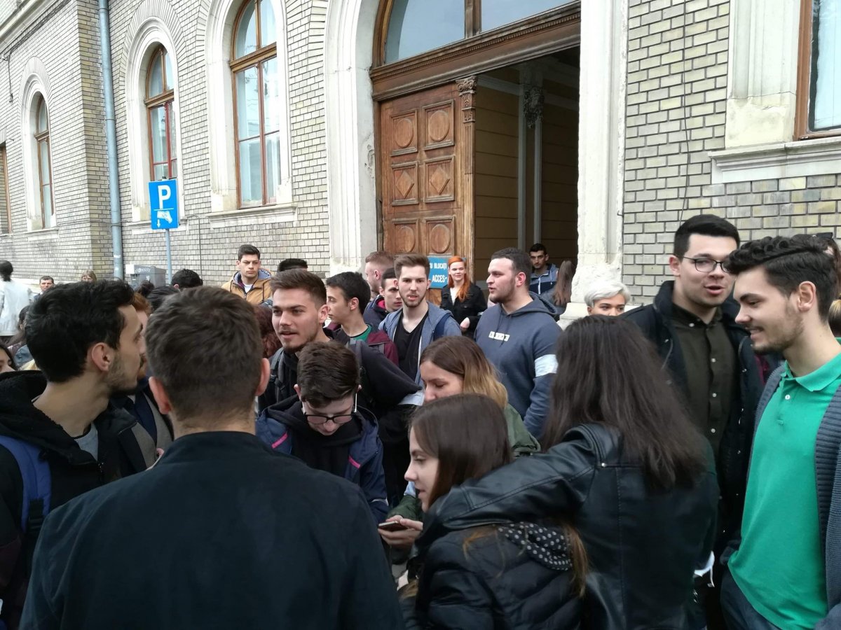 Japánsztrájkba fogtak a kolozsvári BBTE diákjai a tandíjmentes helyek csökkentése miatt