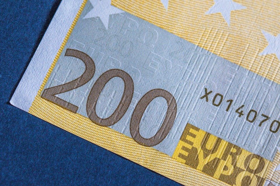 Tetten érték az újságírót 200 euróval megvesztegető jósikafalvi polgármestert