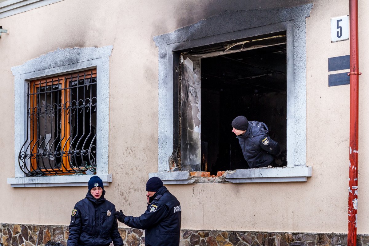 Felgyújtották a KMKSZ központi irodáját Ungváron, bekérették az ukrán nagykövetet
