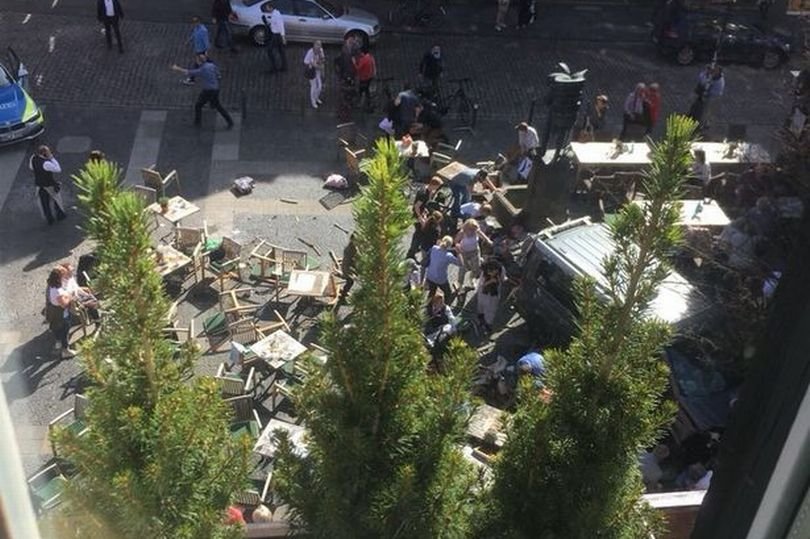 Többen meghaltak, amikor tömegbe hajtott egy jármű a németországi Münsterben