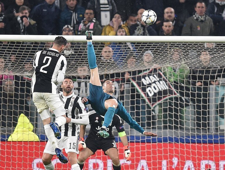 BL: még a Juventus szurkolóit is elkápráztatta Ronaldo ollózós gólja