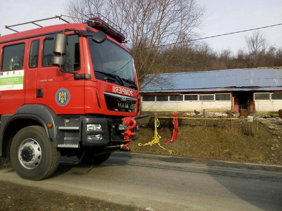 Kolozs megye: égési sérüléseket szenvedett két gyermek és egy férfi a mányai tűzben