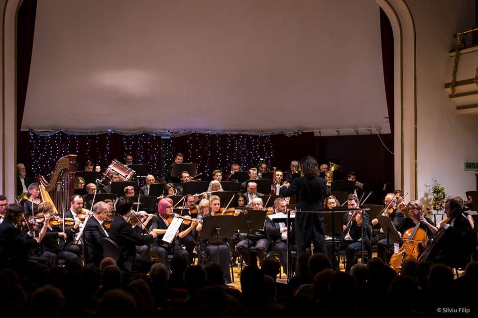 Hangol a váradi filharmónia: gazdag évadot ígérnek a jubiláló zenei intézmény vezetői
