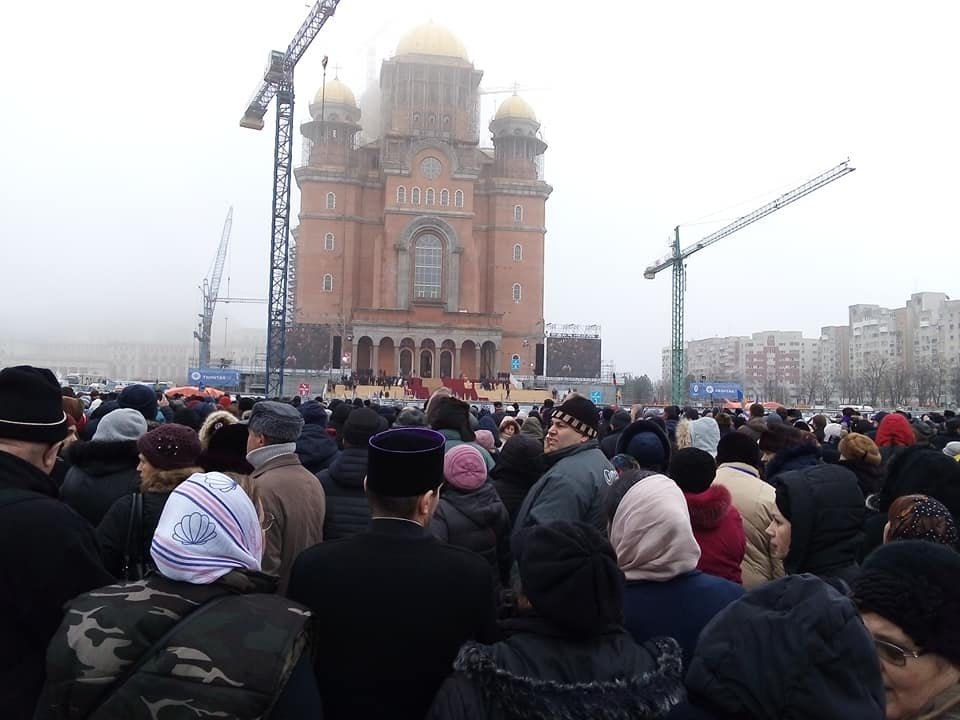 Harmincezer hívő jelenlétében szentelték fel vasárnap a Nemzet Megváltása bukaresti ortodox katedrálist