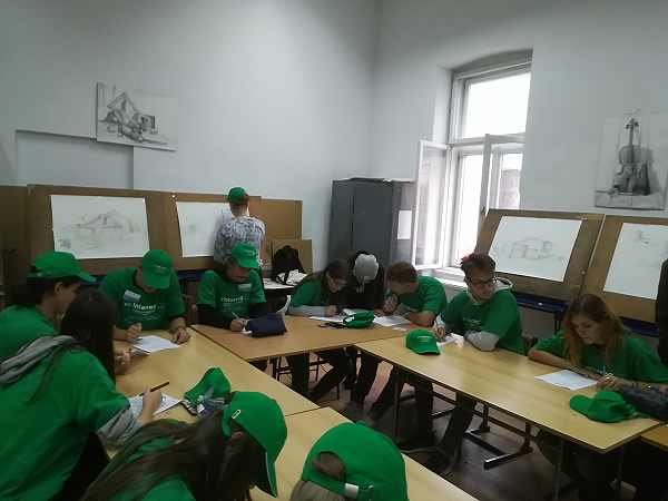 Zöld folyosó pillepalackokból – a határon átívelő projektben szatmárnémeti diákok, hazai és debreceni egyetemisták vesznek részt
