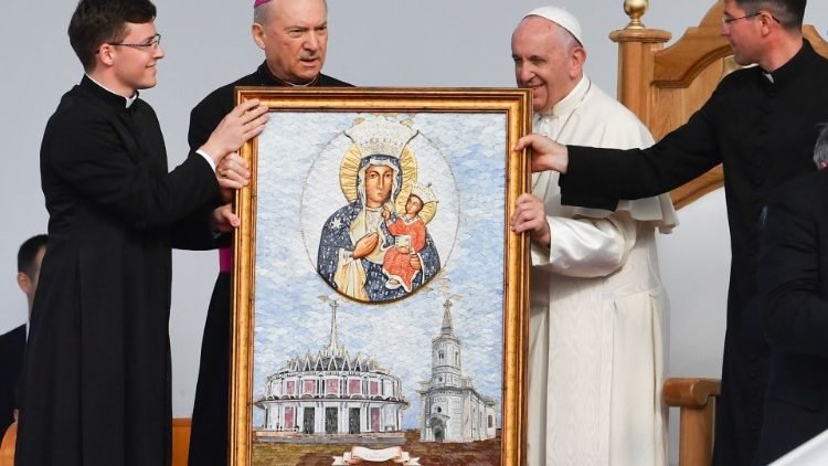 Ferenc pápa az együvé tartozás, a család és a gyökerekhez való ragaszkodás fontosságát hangsúlyozta Jászvásáron