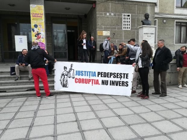 Lépten-nyomon tüntetőkbe botlott a Kolozsvárra látogató Viorica Dăncilă miniszterelnök