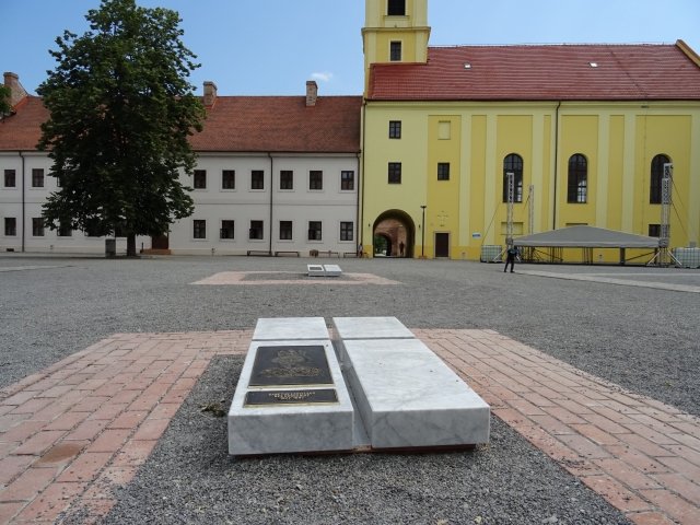Magyar királyi síremlékeket alakítottak ki a váradi várban