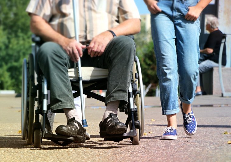 Óvnák a betegeket a fölös tehertől: otthonában is fogadhatja a súlyos fogyatékkal élő sérült az orvosi bizottságot
