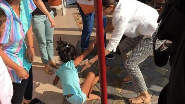 Egyre nagyobb port kavar a nevelőszüleitől rohamrendőrökkel elvett román kislány ügye