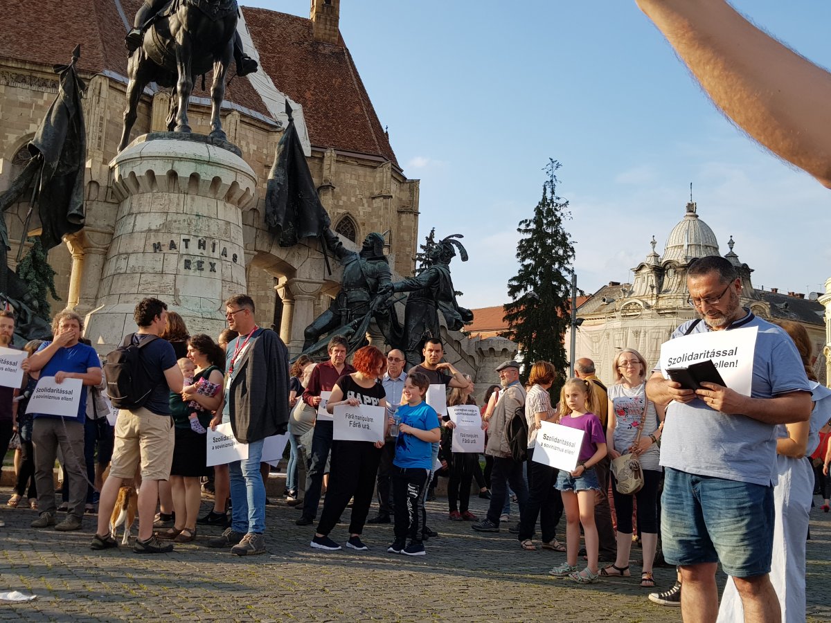 „Ne üljünk fel a provokációnak!” – az úzvölgyi incidensre válaszul rendeztek román–magyar megmozdulást Kolozsváron