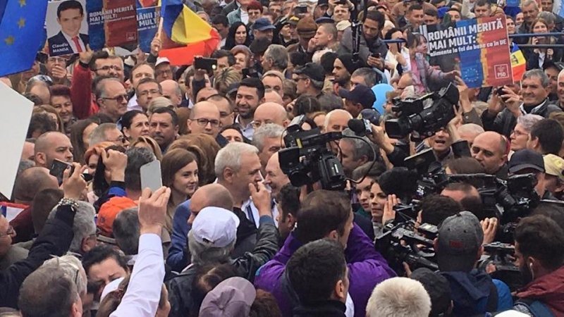 Feszült hangulatban, ellenzéki tiltakozás közepette zajlott a PSD nagygyűlése Jászvásárban