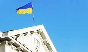 Szolidaritás Ukrajnával: kék-sárga színnel világítják meg a román parlament épületét