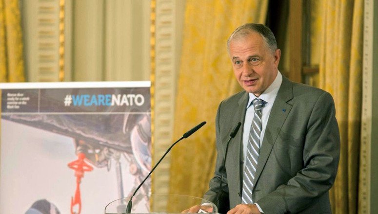 Geoană: Oroszország megszegte az alapokmányt, a NATO-nak joga van csapatokat telepíteni Kelet-Európába