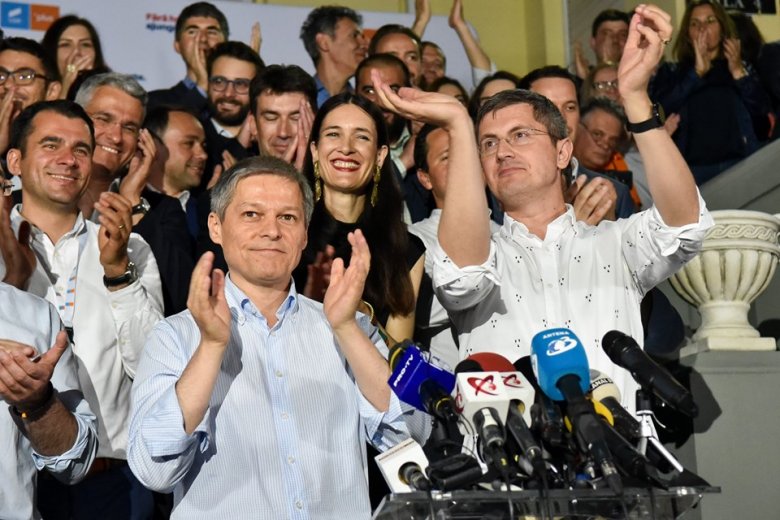 Cioloș is megszavazta: a férfiak is szülhetnek