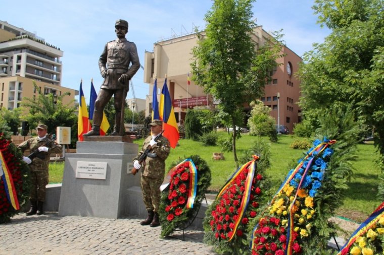 „Távol állt” a leigázás gondolata – Leleplezték Kolozsváron a Budapestet száz éve megszálló román tábornok szobrát