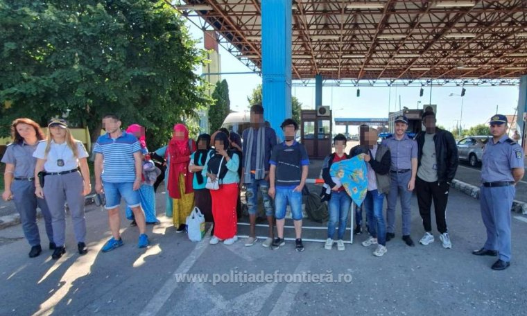 Tizennyolc bevándorlót, köztük egy csecsemőt tartóztattak fel a hatóságok Arad megyében