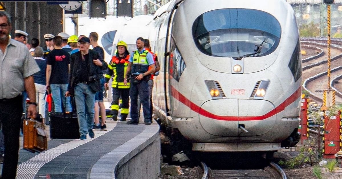 Vonat elé lökött egy afrikai férfi egy anyát gyermekével Frankfurtban, a kisfiú meghalt