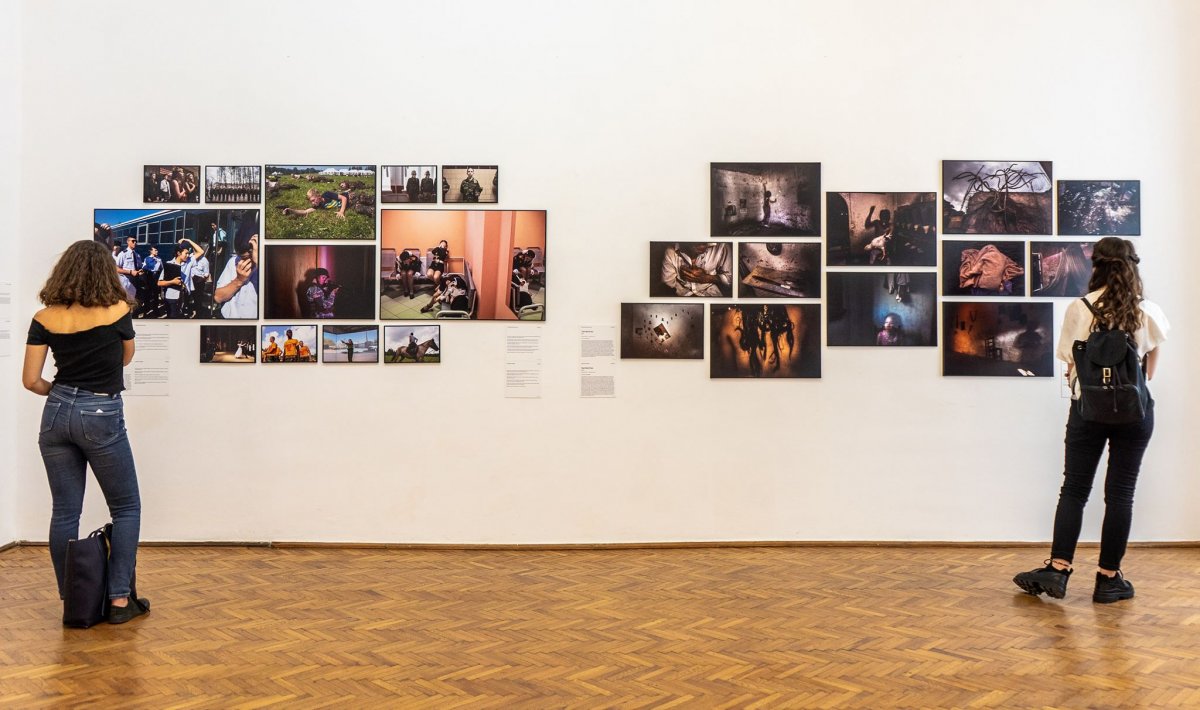 Megdöbbentő sajtófotók a nagyvilágból: díjazott alkotásokból nyílt kiállítás Kolozsváron