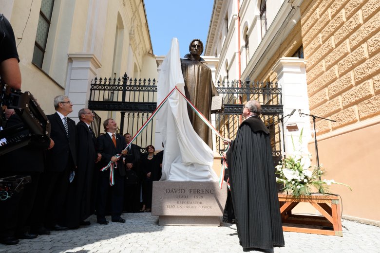 Felavatták Dávid Ferencnek, az unitárius egyház alapítójának egész alakos szobrát Kolozsváron