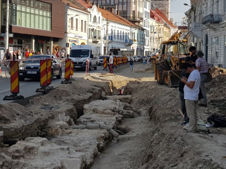 FRISSÍTVE – Megtalálták Kolozsvár középkori városkapuját