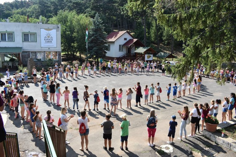 Idén több mint 2000 romániai magyar kisdiák részesül a Rákóczi Szövetség ösztöndíjában