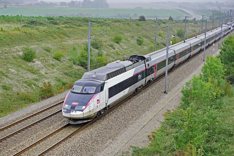 Száguldást ígérnek: korszerűsítenék a vasútvonalat Karánsebes és Arad között