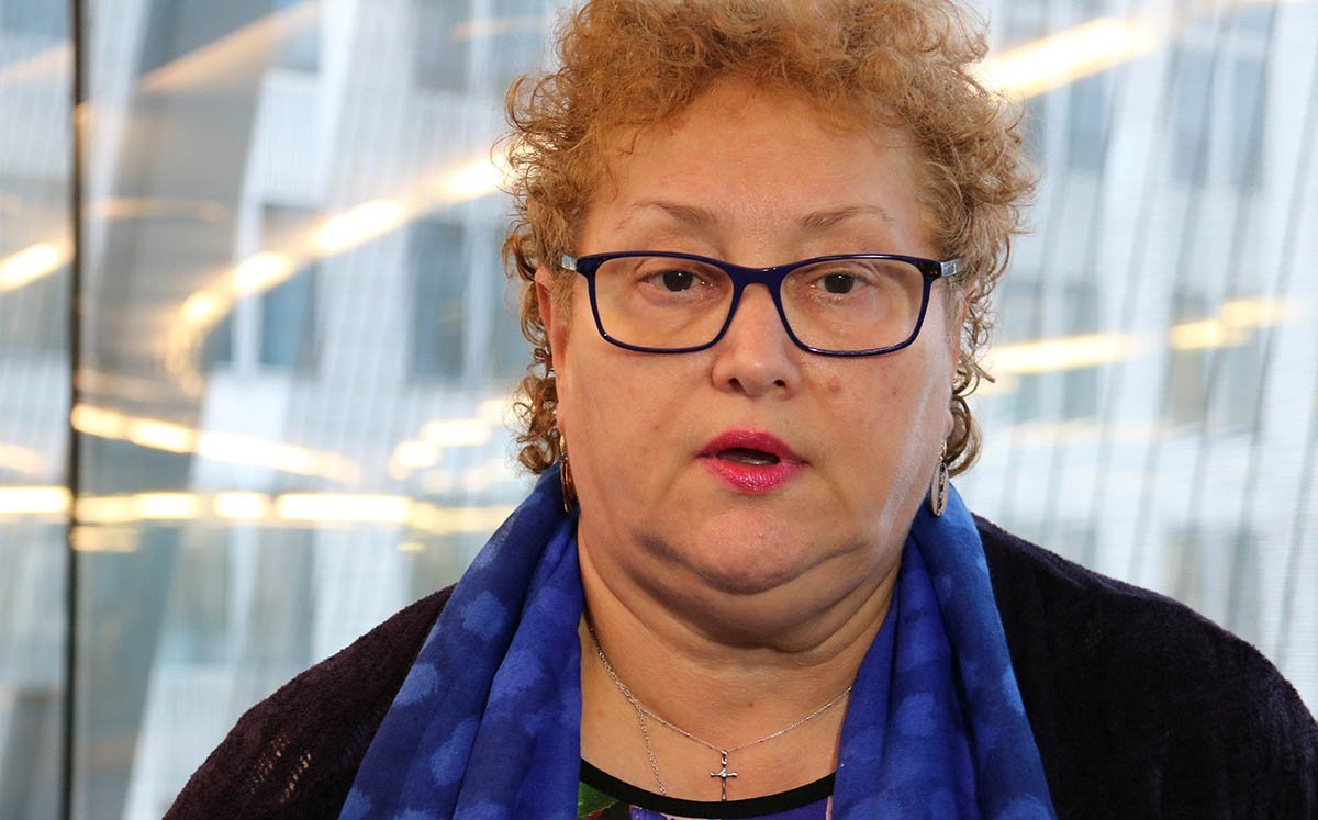 A parlament megvonta a bizalmat Renate Weber ombudsmantól, az audiovizuális tanács vezetőjének is mennie kell