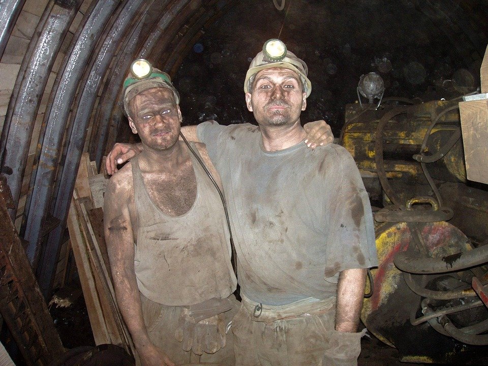 Bezárkóztak a tárnákba a Zsil-völgyi bányászok