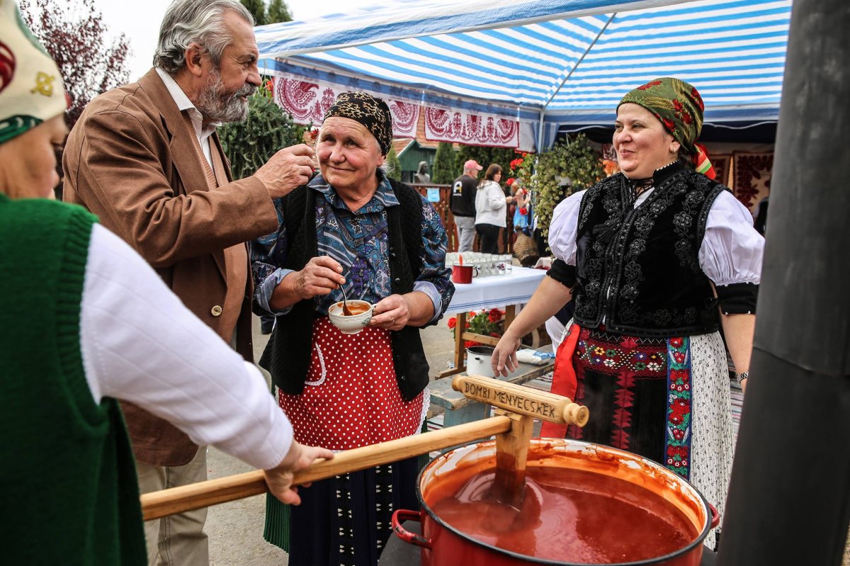 Az ősz „illata és íze” a kalotaszentkirályi Csipkebogyó-fesztiválon