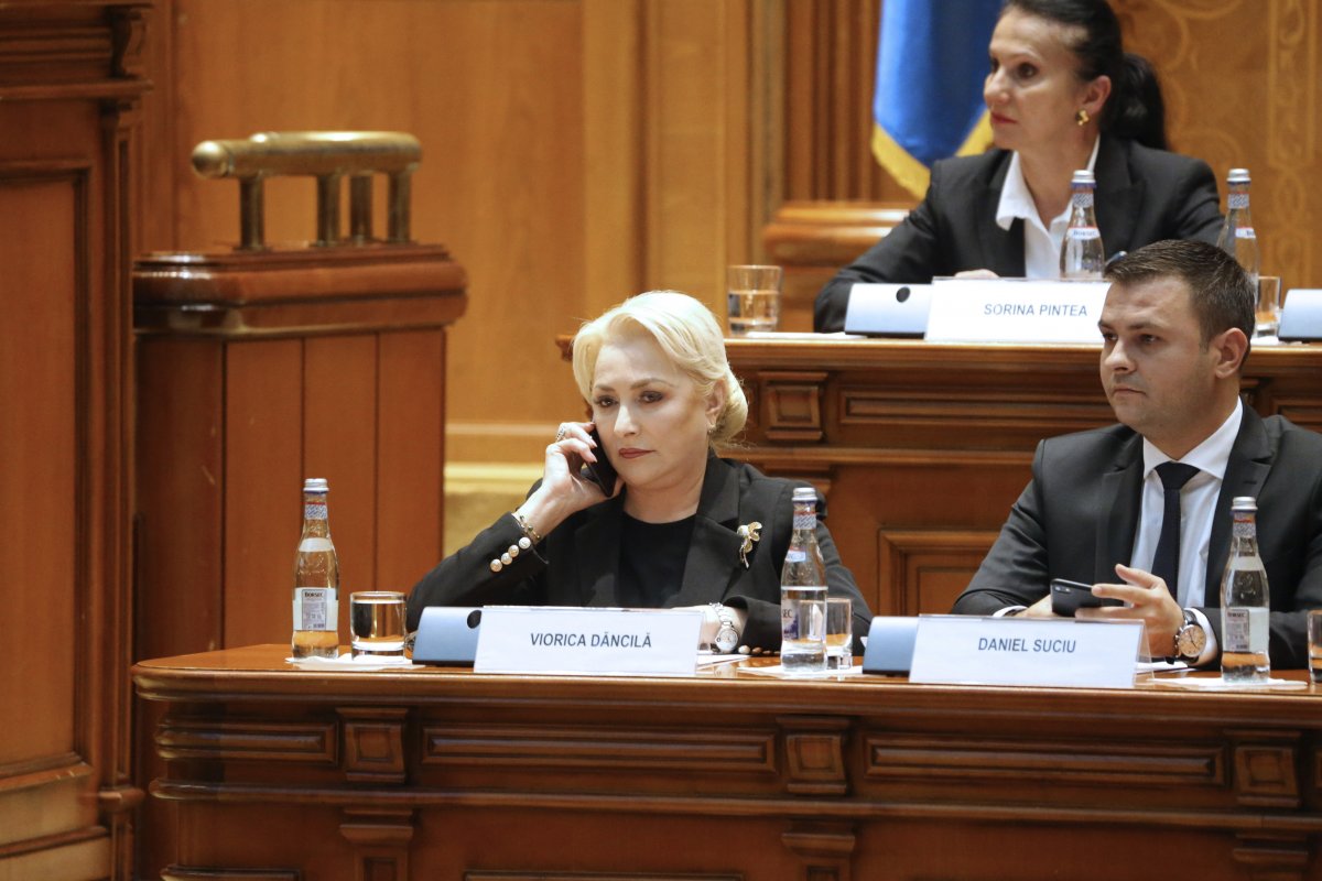 Átment a parlamenten a bizalmatlansági indítvány, megbukott a Dăncilă-kabinet