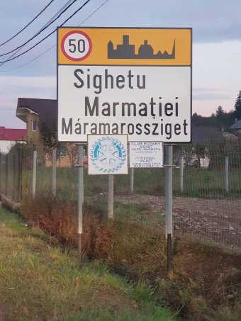 Kétnyelvű helységnévtáblát helyeztek ki Máramarosszigeten
