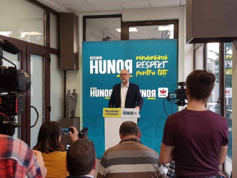 Második forduló: az RMDSZ a magyarok „józan eszére” bízza, de Kelemen Johannisra szavaz